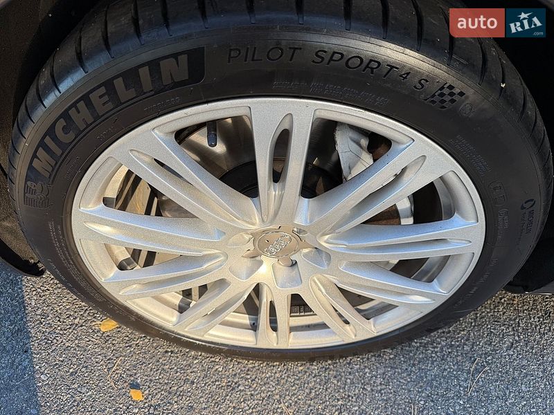Седан Audi A8 2013 в Киеве