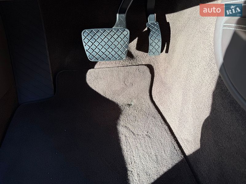 Седан Audi A8 2013 в Киеве