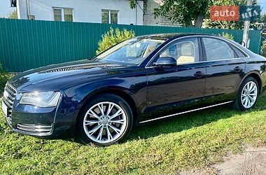 Седан Audi A8 2010 в Глобиному