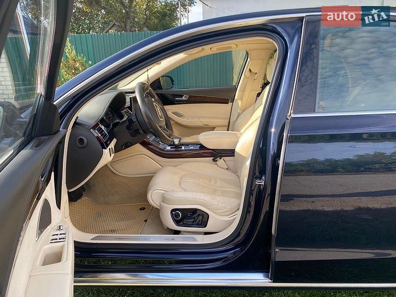Седан Audi A8 2010 в Глобиному