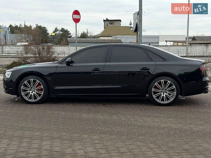 Седан Audi A8 2012 в Павлограді
