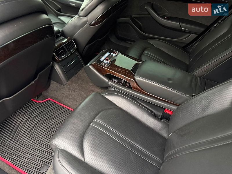 Седан Audi A8 2012 в Павлограді