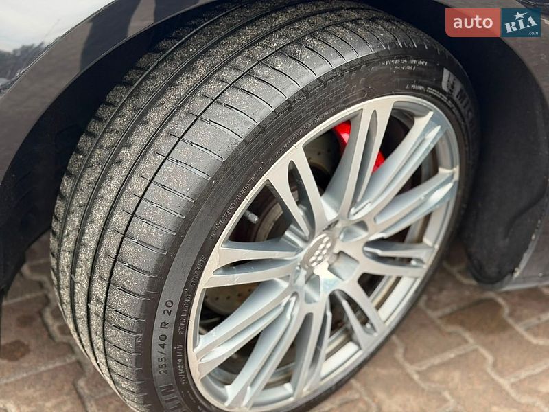 Седан Audi A8 2012 в Павлограді