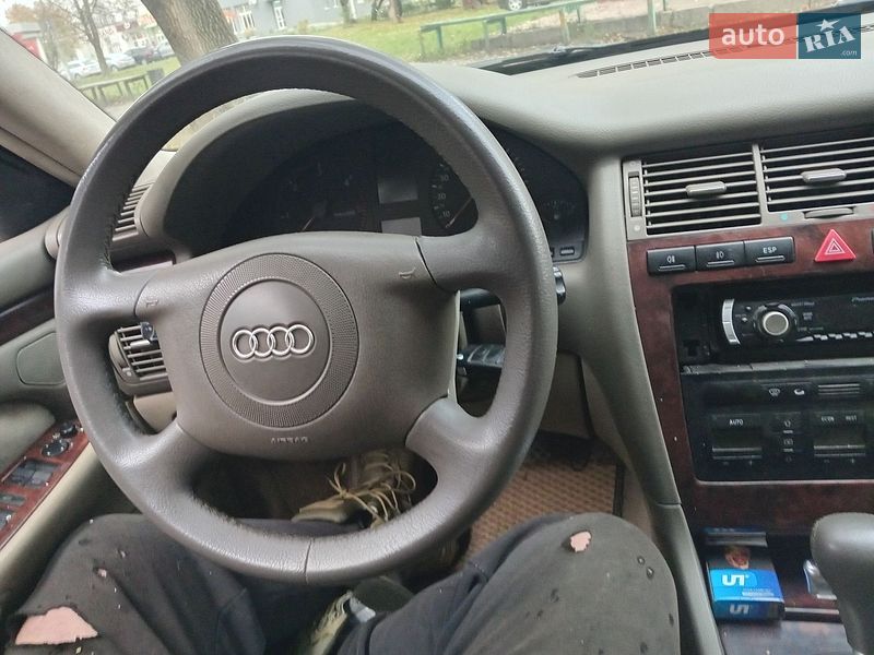 Седан Audi A8 1999 в Калуше