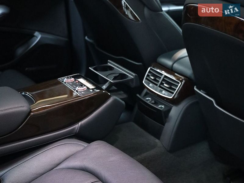 Седан Audi A8 2017 в Луцьку