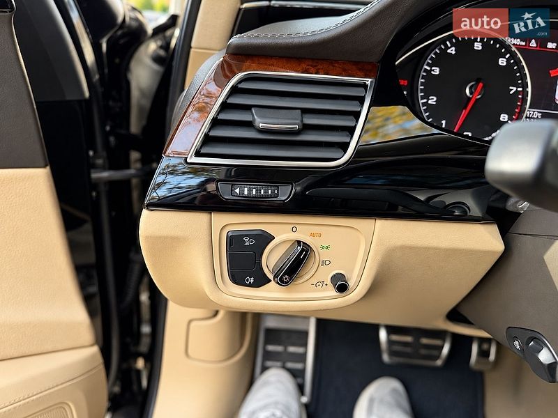 Седан Audi A8 2013 в Харькове