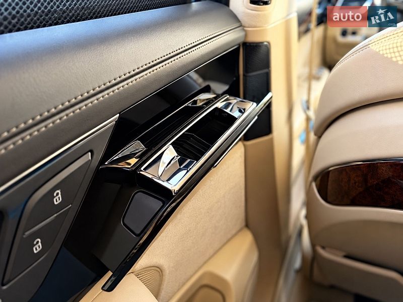 Седан Audi A8 2013 в Харькове