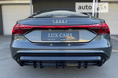 Лифтбек Audi e-tron GT 2022 в 