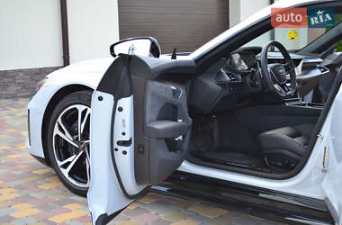 Лифтбек Audi e-tron GT 2023 в 