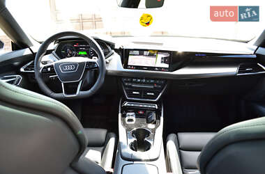 Лифтбек Audi e-tron GT 2023 в 