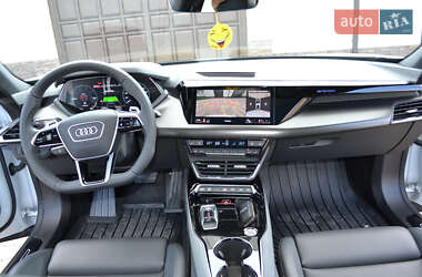Лифтбек Audi e-tron GT 2023 в 
