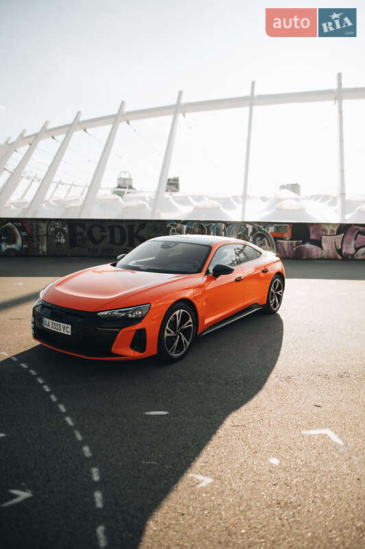 Лифтбек Audi e-tron GT 2021 в 