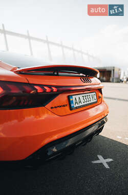 Лифтбек Audi e-tron GT 2021 в 