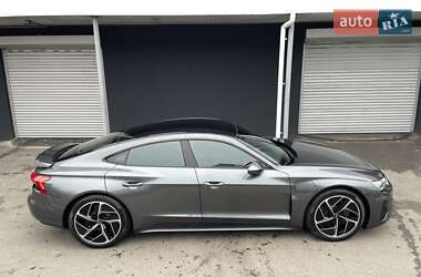 Лифтбек Audi e-tron GT 2021 в 