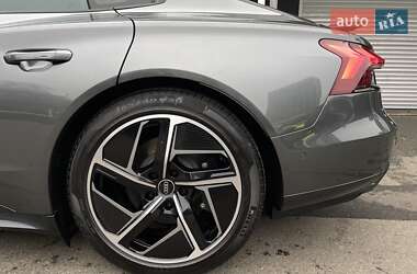 Лифтбек Audi e-tron GT 2021 в 