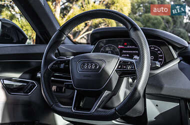 Лифтбек Audi e-tron GT 2021 в 