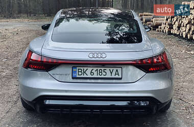 Ліфтбек Audi e-tron GT 2021 в 