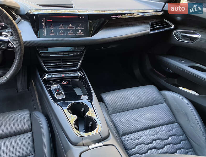 Лифтбек Audi e-tron GT 2021 в Нетешине