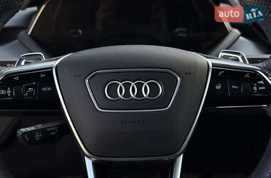 Лифтбек Audi e-tron GT 2021 в 
