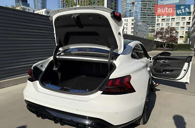 Лифтбек Audi e-tron GT 2022 в 