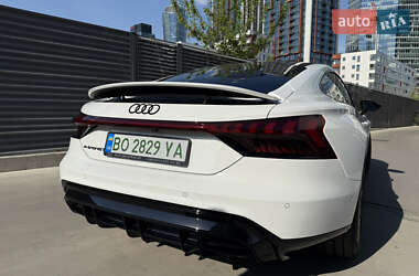 Лифтбек Audi e-tron GT 2022 в 