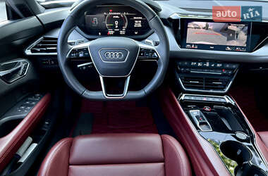 Лифтбек Audi e-tron GT 2022 в 