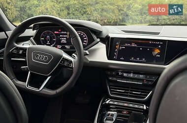 Лифтбек Audi e-tron GT 2023 в 