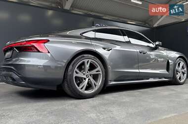 Лифтбек Audi e-tron GT 2021 в 
