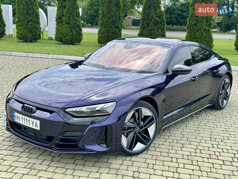 Лифтбек Audi e-tron GT 2024 в 