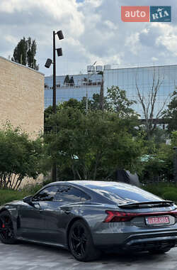 Лифтбек Audi e-tron GT 2022 в 