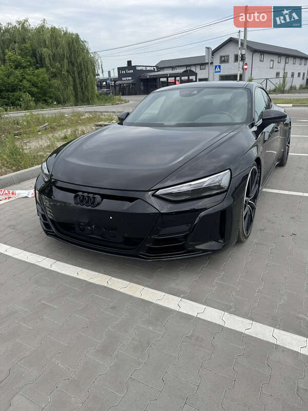 Лифтбек Audi e-tron GT 2021 в 