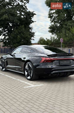 Лифтбек Audi e-tron GT 2021 в 