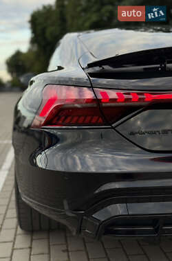 Лифтбек Audi e-tron GT 2021 в 
