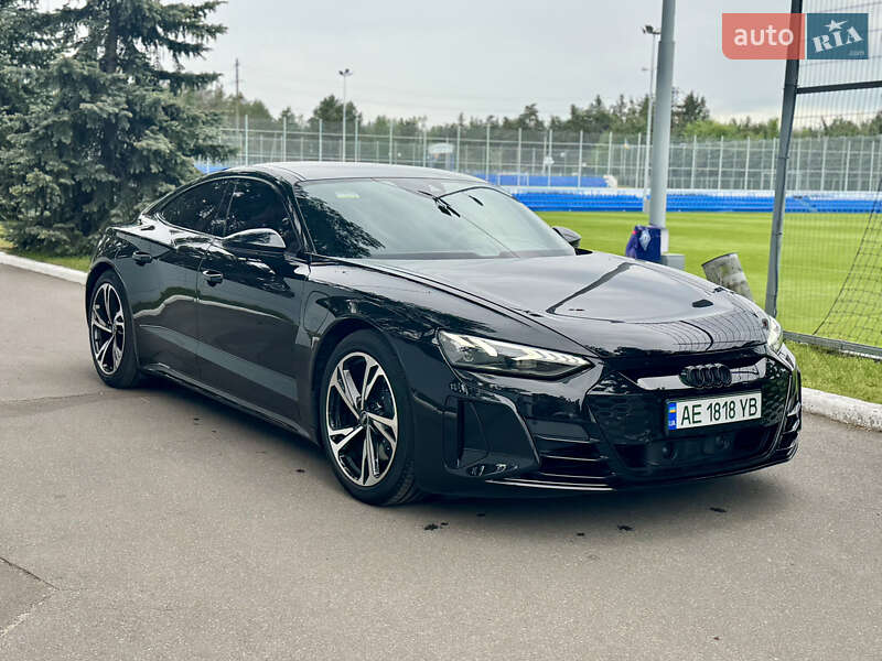 Лифтбек Audi e-tron GT 2024 в 