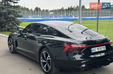 Лифтбек Audi e-tron GT 2024 в 