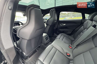 Лифтбек Audi e-tron GT 2024 в 