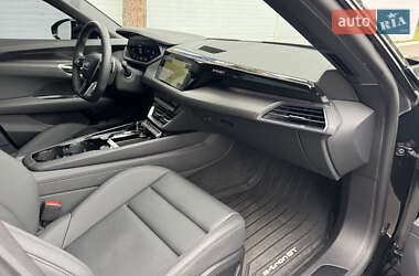 Лифтбек Audi e-tron GT 2024 в 