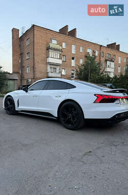 Ліфтбек Audi e-tron GT 2021 в 