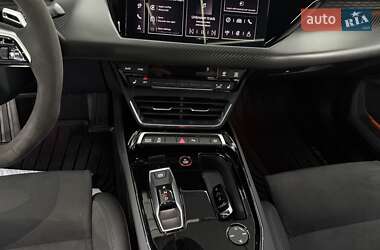 Лифтбек Audi e-tron GT 2024 в 