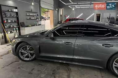 Лифтбек Audi e-tron GT 2024 в 