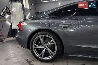 Лифтбек Audi e-tron GT 2024 в 