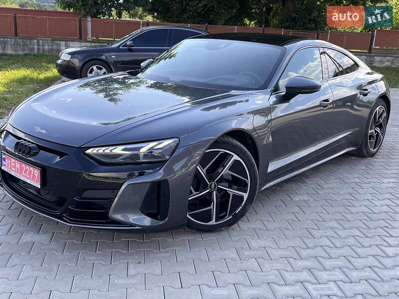 Лифтбек Audi e-tron GT 2021 в 