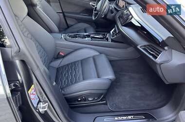 Лифтбек Audi e-tron GT 2021 в 