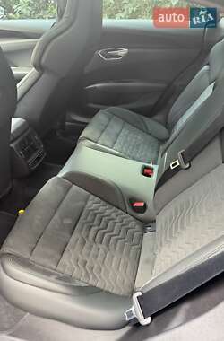 Лифтбек Audi e-tron GT 2022 в 