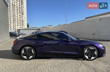Купе Audi e-tron GT 2024 в 