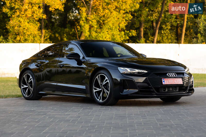 Лифтбек Audi e-tron GT 2022 в 