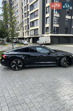 Лифтбек Audi e-tron GT 2021 в 