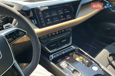 Лифтбек Audi e-tron GT 2022 в 