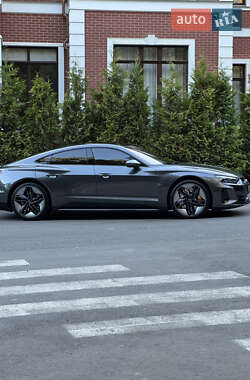 Лифтбек Audi e-tron GT 2021 в 