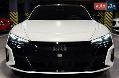 Лифтбек Audi e-tron GT 2022 в 